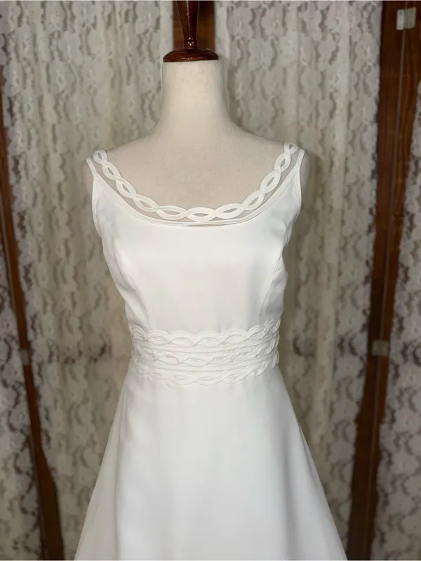 Pretty Vintage 90s Simple Crepe Wedding Gown - Image 2