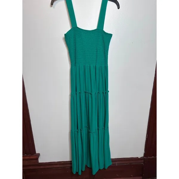 Zenana Emerald Green Smocked Bodice Tiered Maxi Dress Medium (light pilling) - Image 2
