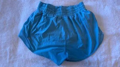 Lululemon Hotty Hot 2.5" - Image 2