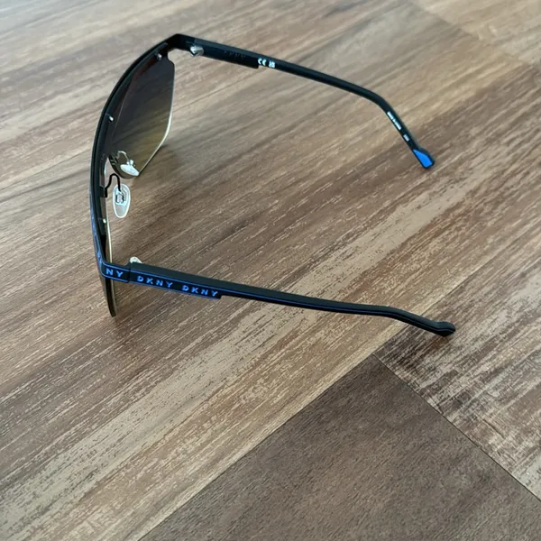 DKNY DK538S SUNGLASSES - Image 4