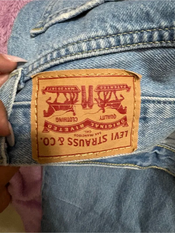 Levi's Women's Boyfriend Jeans in Medium Blue Wash - Image 3