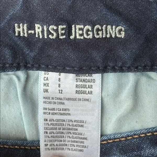 NWOT American Eagle Super Stretch Hi-Rise Jegging size 8 with acid washed areas - Image 3
