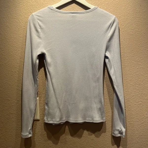 Old Navy Women's Icy Blue Fuzzy Ribbed Knit Long Sleeve Top Shirt Size Medium - Image 5