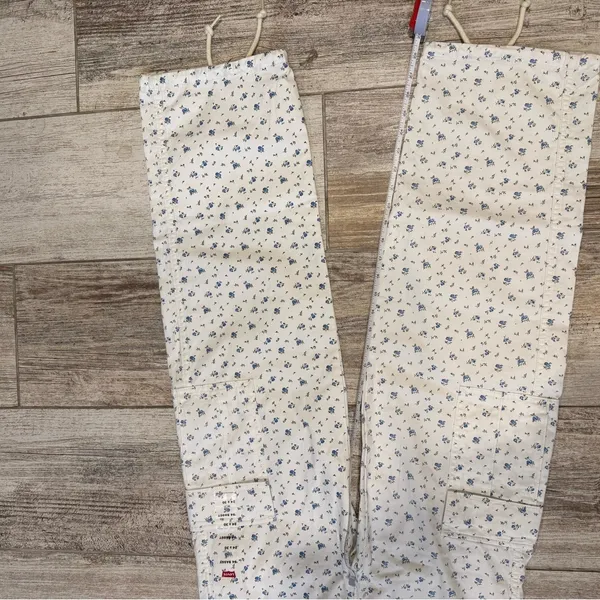 Levi’s Floral 94’ Baggy Cargo Pants - Image 7