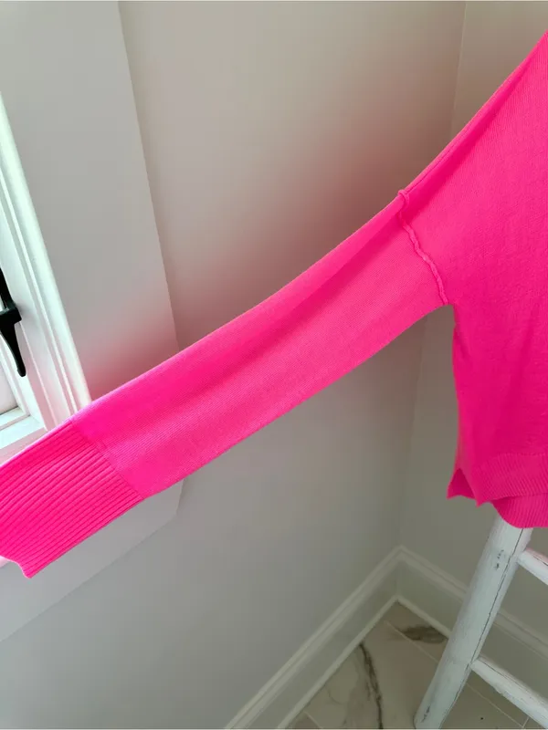 J & J Dropped Shoulder Neon Pink V-Lightweight V-Neck Sweater Size Medium - Image 3