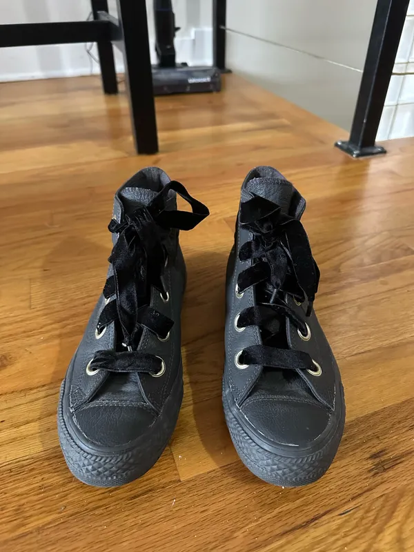 Grey high top converse with velvet ribbon laces🖤 - Image 3
