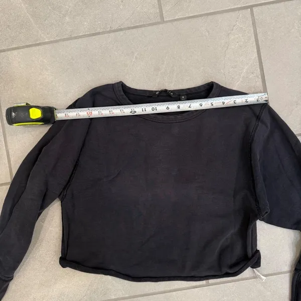 Athleta black cropped crew sweatshirt in size M - Image 7