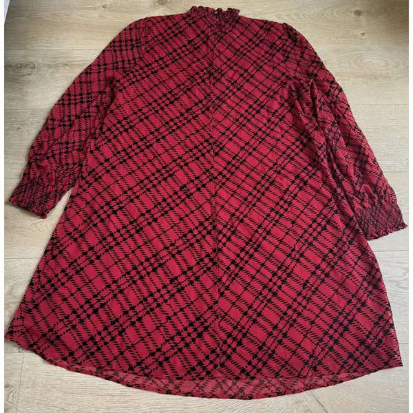 EUC Tommy Hilfiger Womens Red Flocked Plaid Flowy Dress velvet detail Size 14 - Image 4