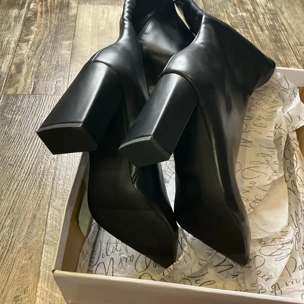 Wild Pair Black Boots Size 9 - Image 9