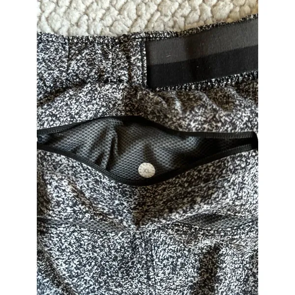 Men’s lululemon shorts - Image 4