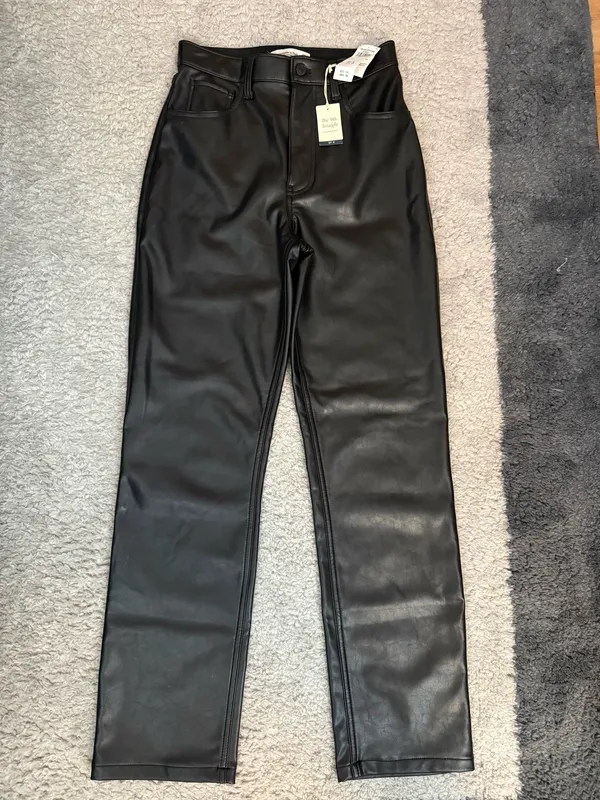 Abercrombie 90s High-Rise Straight Black Leather Pants - Image 3