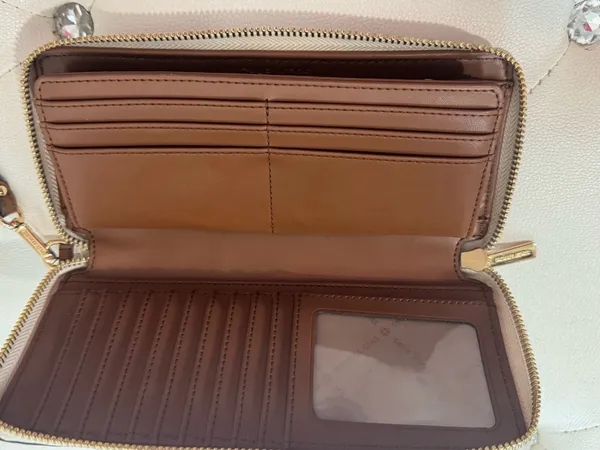 Michael Kors Wallet - Image 11
