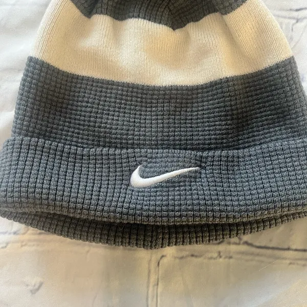 Nike Gray Knit Pom Beanie Winter Hat One Size Swoosh Logo Acrylic White - Image 2