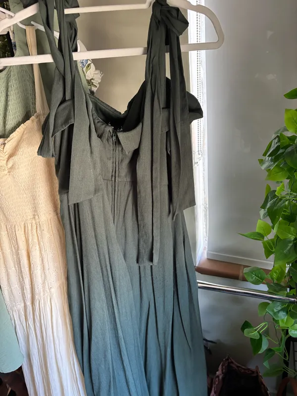 Francesca’s Collections Green Midi Dress - Image 4
