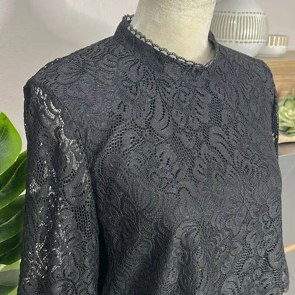 Laundry by Shelli Segal • lace balloon ruffle sleeve blouse - Image 4
