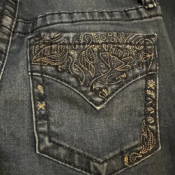 Shyanne embellished flare jeans size 27 women - Image 11