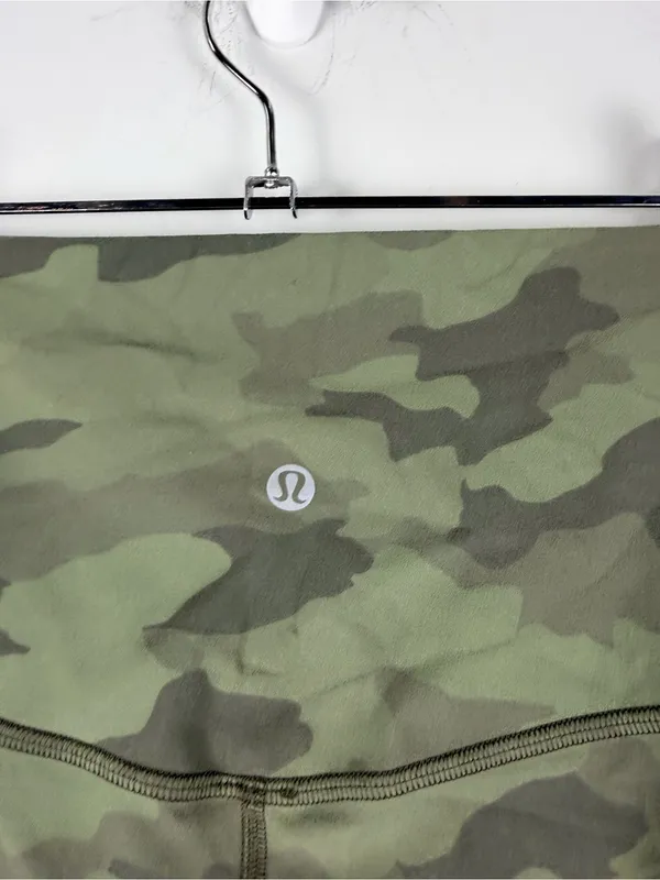 Lululemon Align Pant II 25" in heritage 365 camo green twill multi size 6 - Image 5