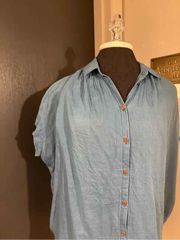 Madewell Lightweight 100% Cotton Button-Up Shirt in Chambray Blue - Image 2
