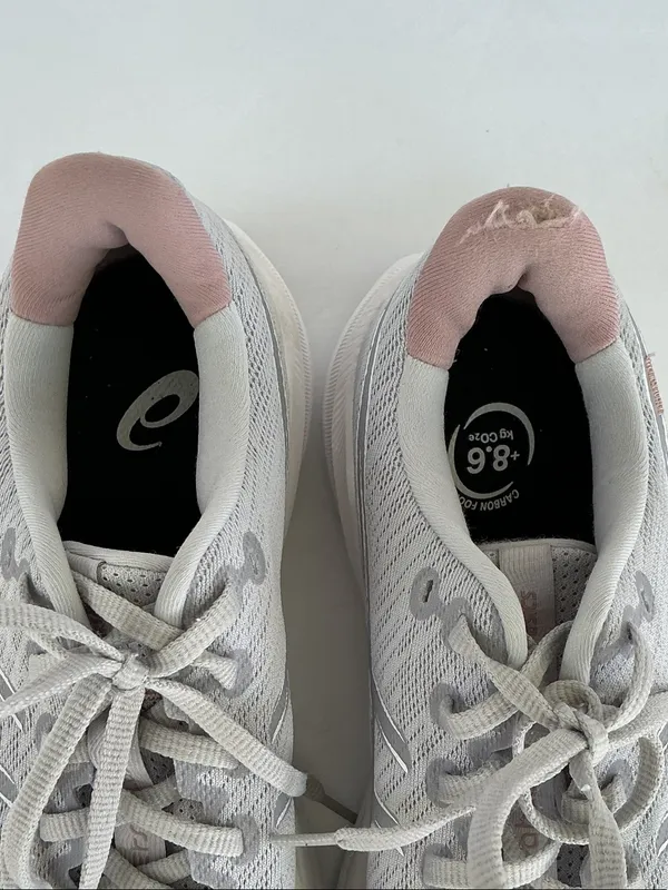 ASICS Versablast 4 Women's Gray Knit Sneakers with Pink Collar Trim - Image 7
