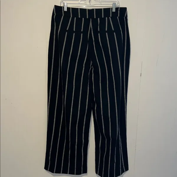 GAP Women’s Black Pants with White Pinstripes Size 16 0328263 - Image 2