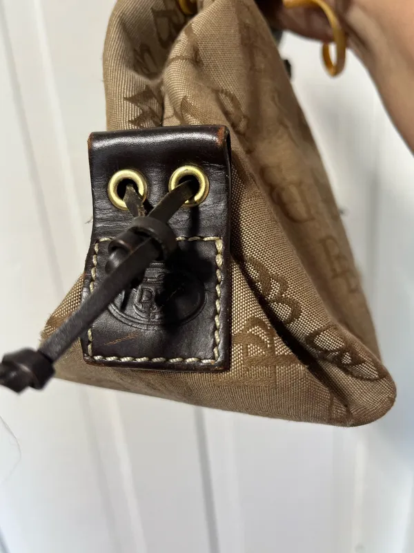 Vintage Y2K Dooney & Bourke Signature Monogram handbag in classic tan Brown - Image 3