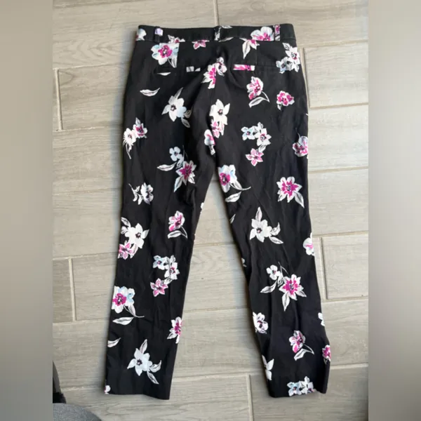 Banana Republic Black Floral Cropped Ponte Pants - Image 5
