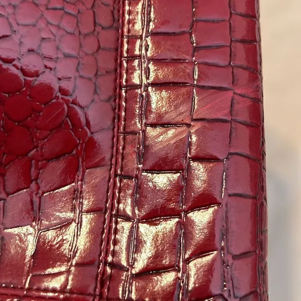 Axiz red and black faux alligator tote bag clean inside and out one flaw EUC - Image 10