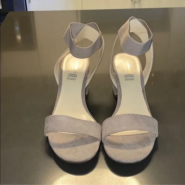 Liz Claiborne Nude Heeled Sandals‎ Size 6M B12B - Image 2