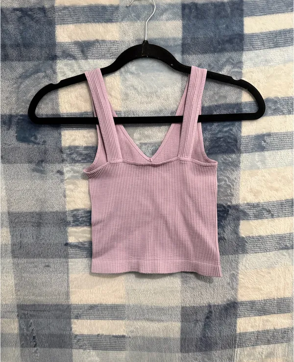 Comfort Cove Clothing Light Purple Ribbed V-Neck Cropped Tank Top - Image 4