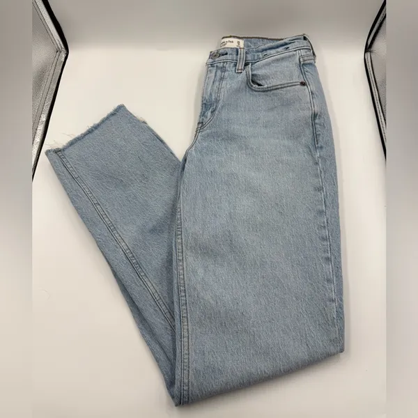Abercrombie & Fitch Curve Love Mid Rise Straight Raw Hem Jean - Image 3