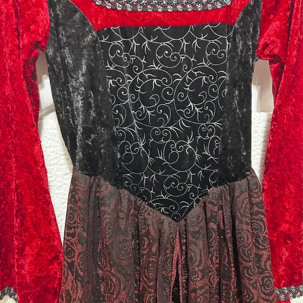 Gothic Medieval Renaissance Dress One Size Red Black Velvet Fantasy Costume Gown - Image 4