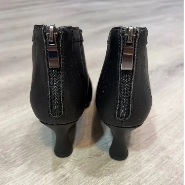 Clarks Kataleyna Sol Women's 8.5 M Black Leather Pointed Toe Ankle Boots - Image 3