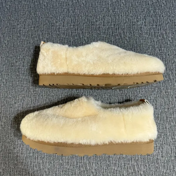 UGG Women’s Classic Cozy Bootie - Image 7
