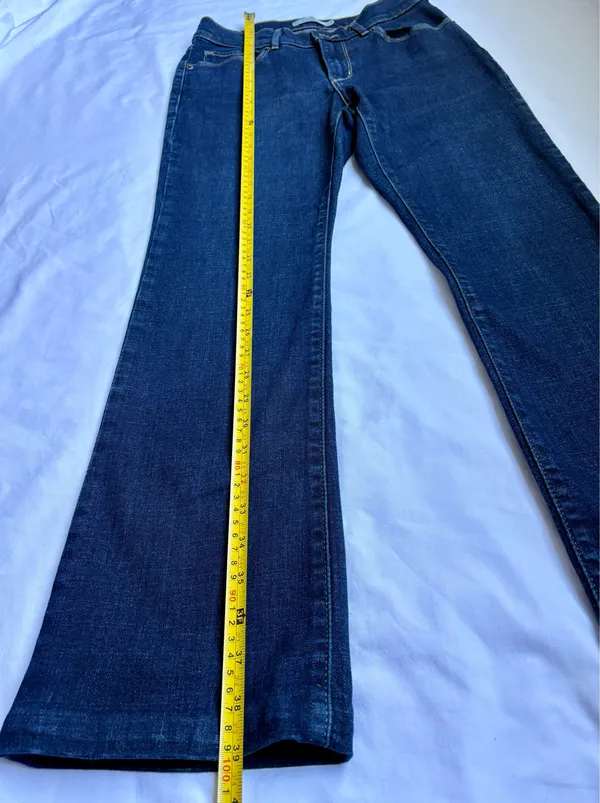 Levi’s Classic Bootcut Jeans – Size 27 Dark Wash - Image 7