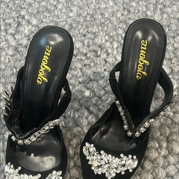 Non Signe Elegant Black Crystal Embellished Slip On Heel Size 7 - Image 4