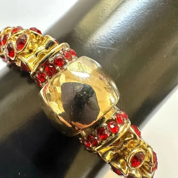 Red and gold tone round magnetic bracelet - Image 4