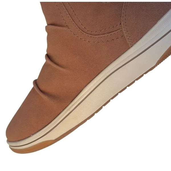 New in Box Clarks Breeze Cozy Boots Dark Sand Size 9 - Image 6