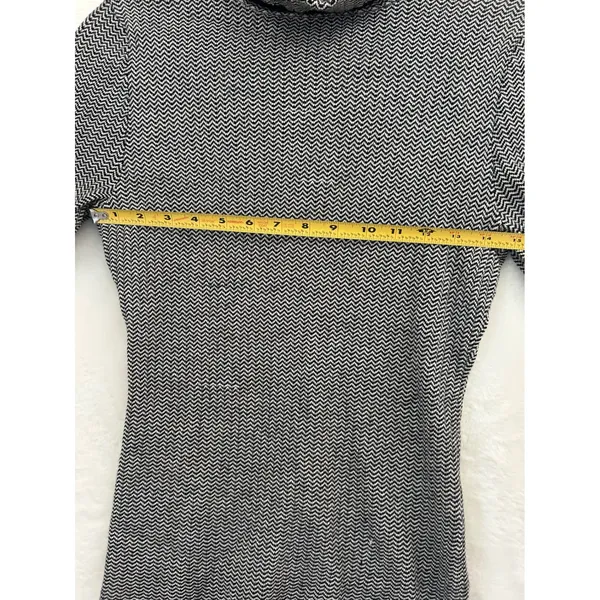 White House Black Market Chevron Knit Turtleneck Short Sleeve Top Black White S‎ - Image 4