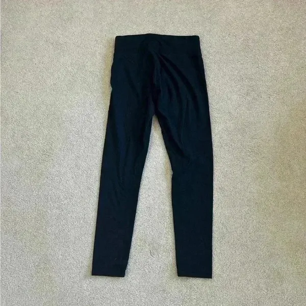 Aerie black high rise leggings in size medium - Image 3