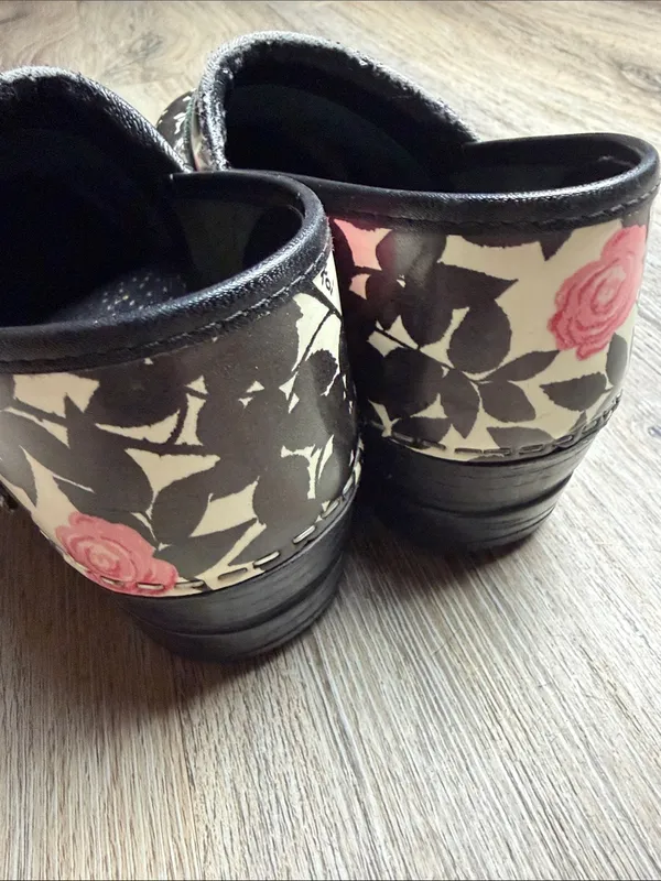 Sanita Koi Patent Leather Floral Rose Danish Clogs Size 38 (US 6.5-7) - Image 5