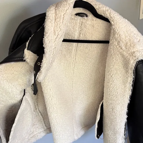 NEW Faux Leather and Shearling/Sherpa Jacket Black Size L - Image 6
