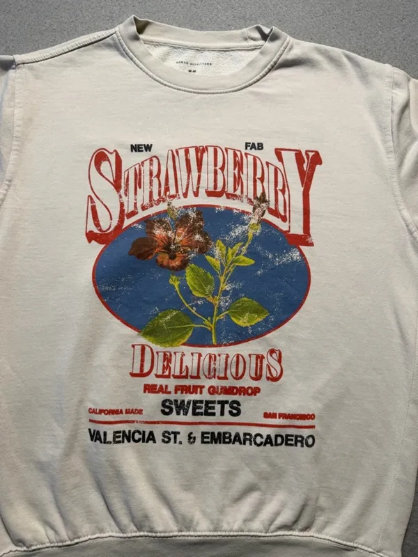 Urban Outfitters Strawberry Women’s Sweatshirt Medium Vintage Graphic Pullover - Image 2