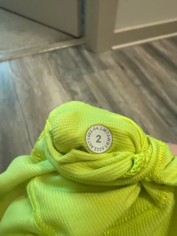 Lululemon Shorts Hotty Hot 4" 2 Neon - Image 3