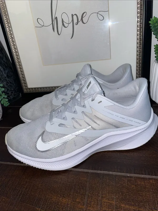 Nike Quest 3 Women’s Running Shoes Sneakers Size 8.5 Platinum / Metallic Silver - Image 9