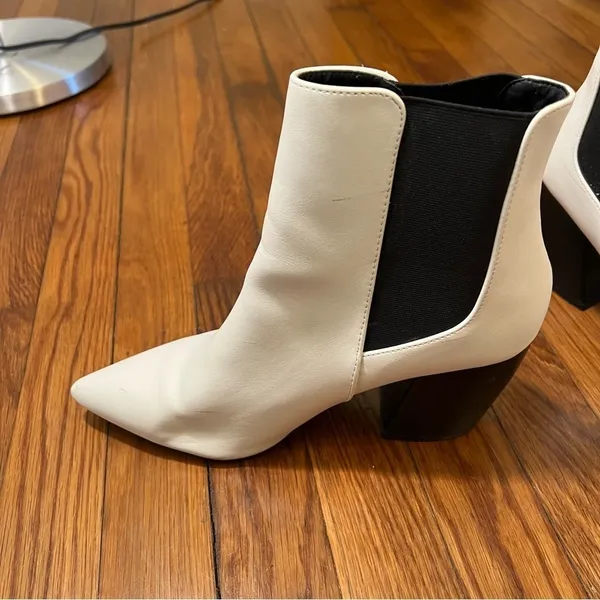 Lulu's Women's Size 9 Cecy White Pointed Toe Ankle Booties Pull On Black 3" Heel - Image 7