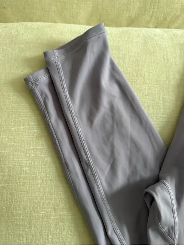 Violate The Dress Code High-Waist V-Back Leggings in Soft Lavender - Image 6