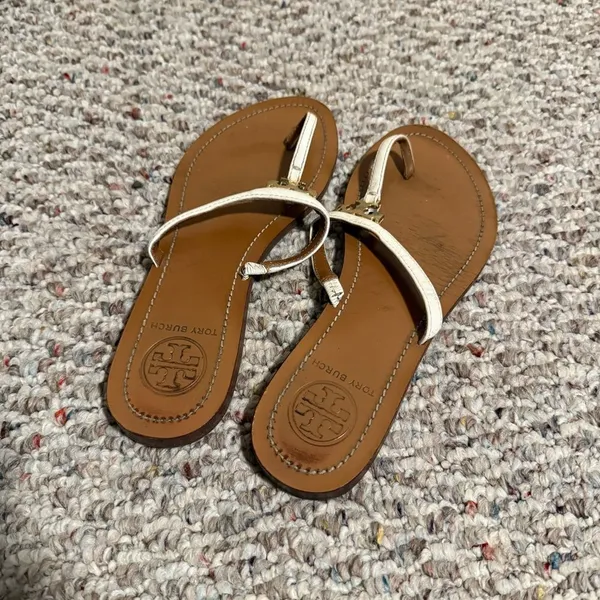 Tory Burch Sandals Melinda T Strap Flip Flops Half Moon Tory Medallion- Size 7 - Image 2
