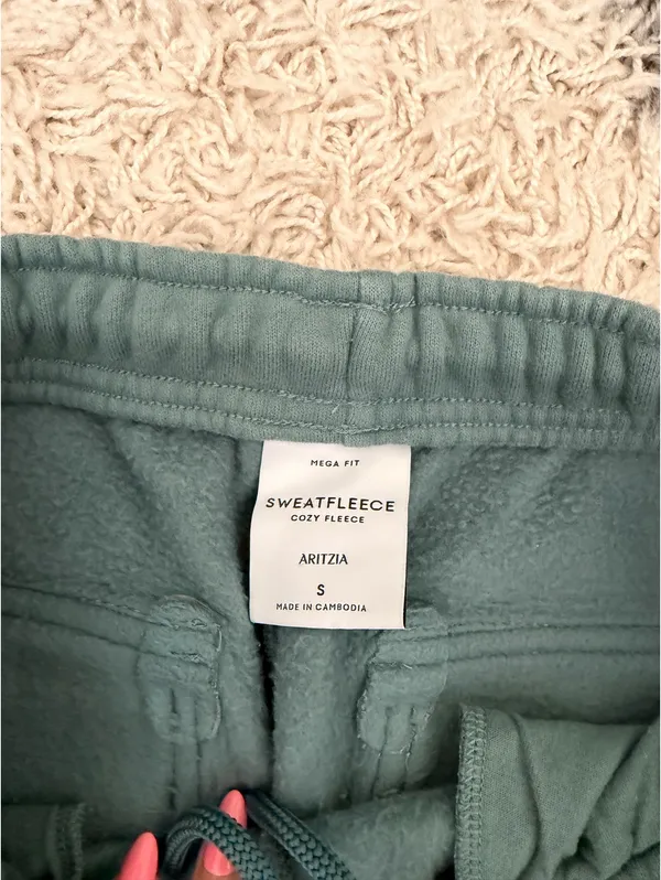 Aritzia Sweatfleece Mega Cargo Cozy Sweatpants - Image 4