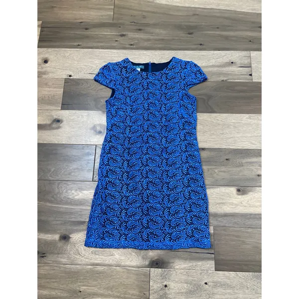 Pim + Larkin Dress Size M Royal Blue Scroll Lace Shift Lined Cap Sleeve - Image 4