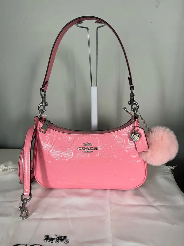 Coach Teri Shoulder Bag In Signature Leather With Heart Charm With Matching Wristlet - Image 7